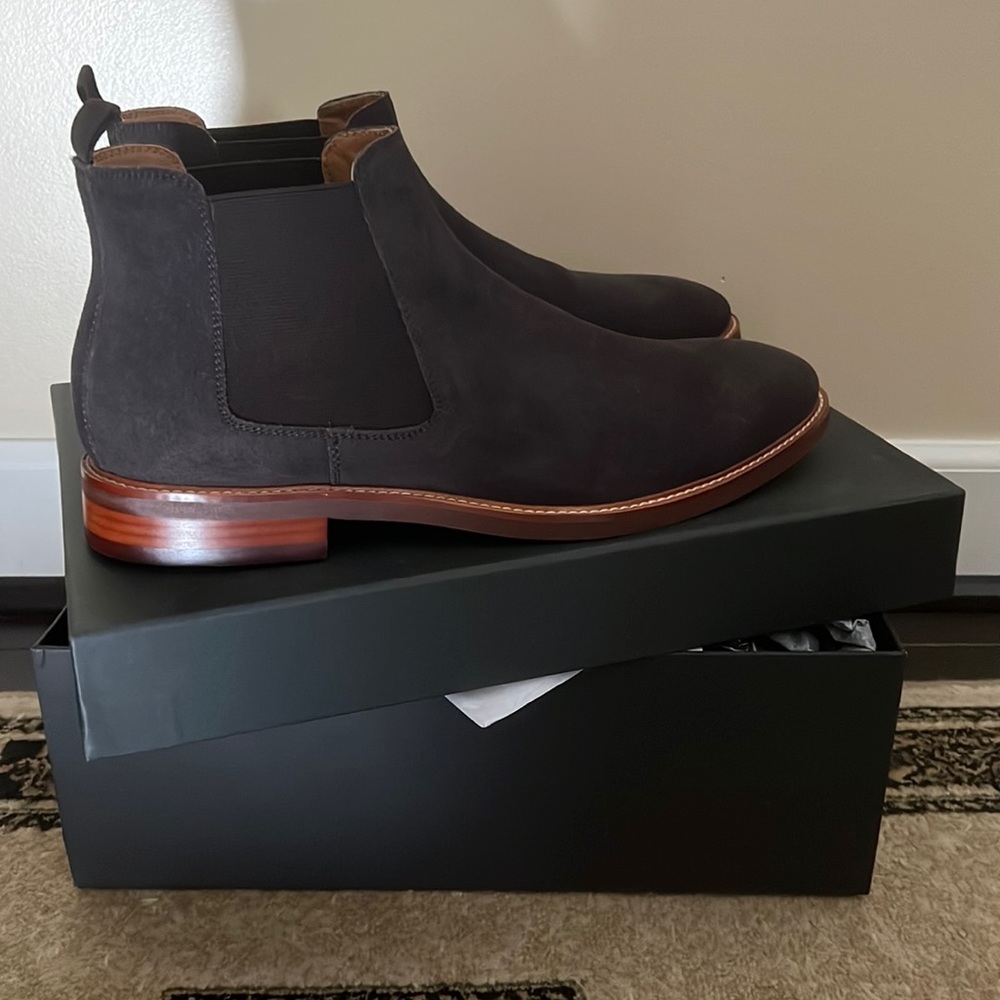 Winthrop Chelsea Boot in Espresso Suede